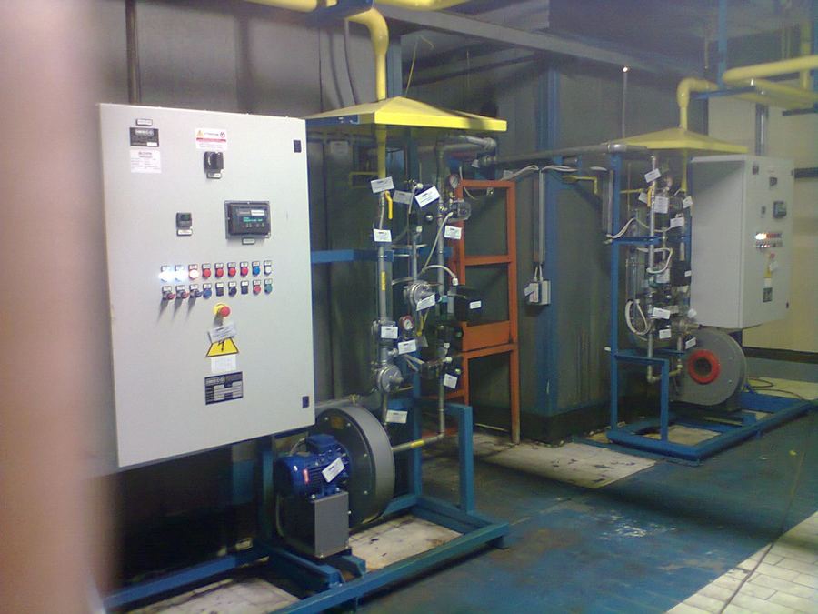 Rampa gas metano e quadro elettrico installati a bordo macchina in reparto