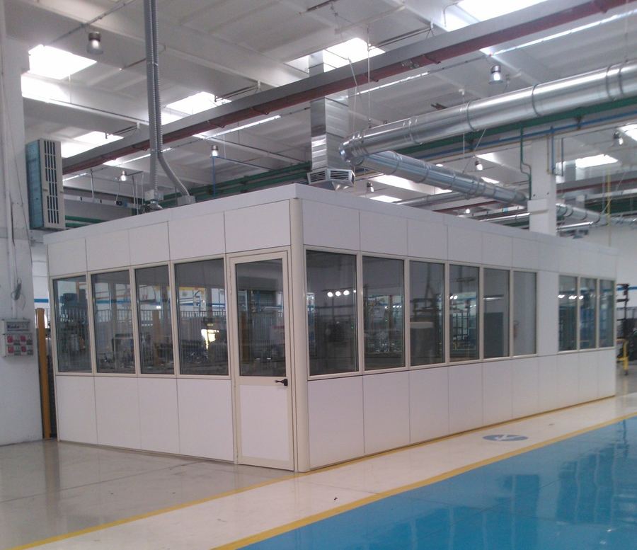 Box vetrato climatizzato costruito all'interno di un reparto produttivo